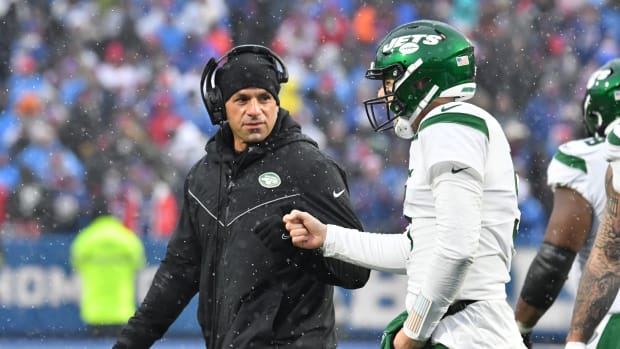 New York Jets head coach Robert Saleh with QB Mike White against Buffalo Bills